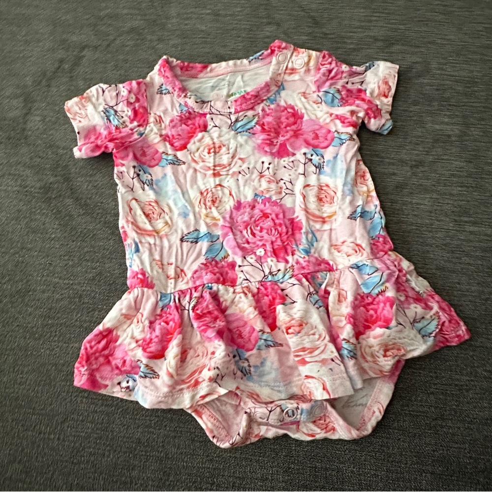 Gigi and Max Floral Baby Romper size 0-3 months bamboo